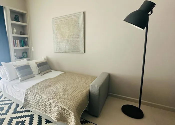 Renovated City Center X3 Double Bed Flat