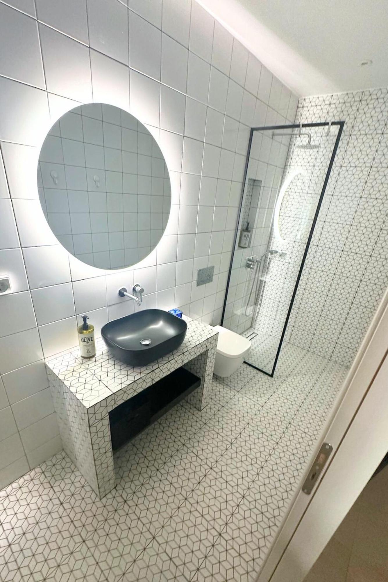 Renovated Center X3 Double Bed Flat